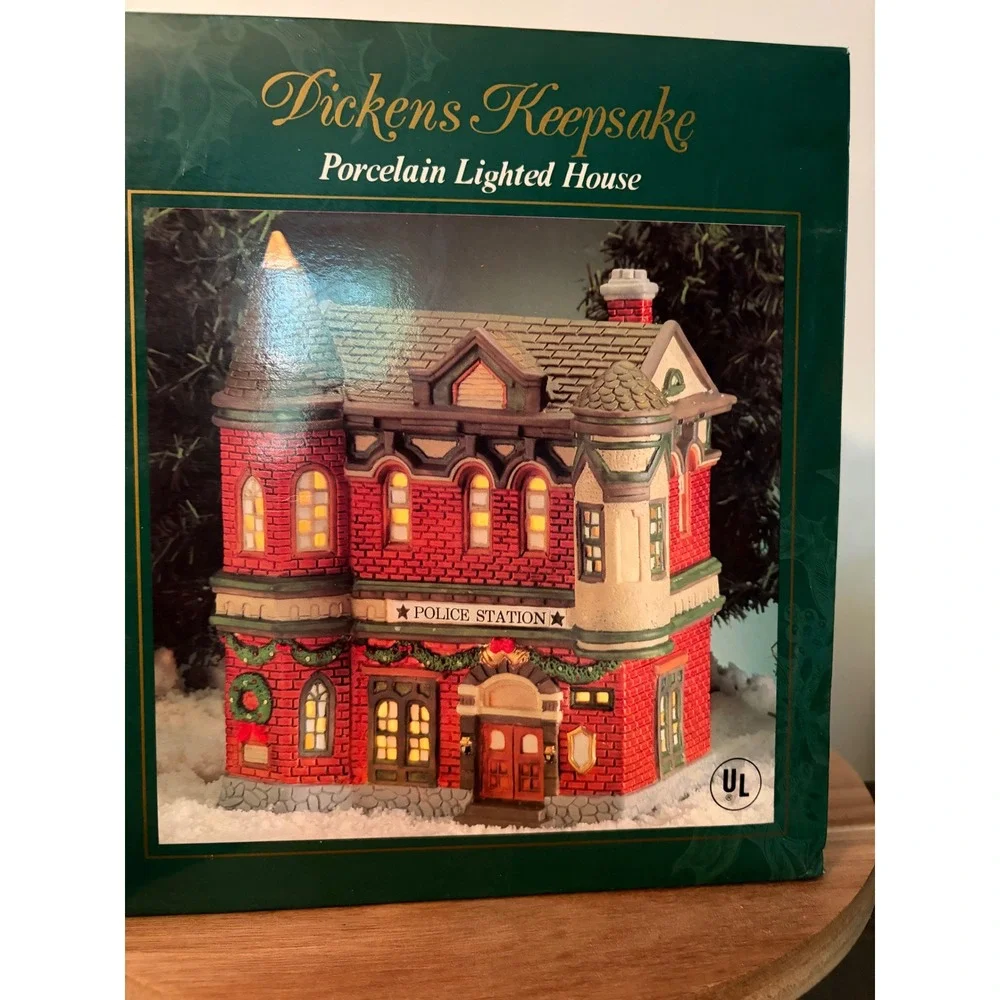 Vintage 1994 Christmas Dickens Keepsake Lighted Police Station w/ Light in Box